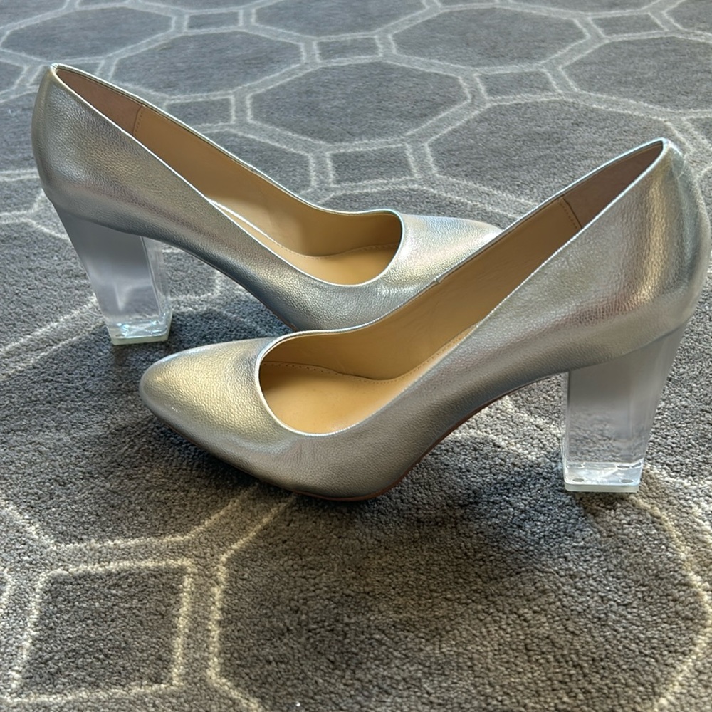 Katy Perry silver pump with Lucite heel size 9.5